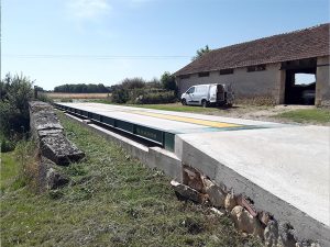 Pont-bascule Métallo-béton hors-sol 18 m avec passage central démontable - Exploitation agricole - Cher (18)